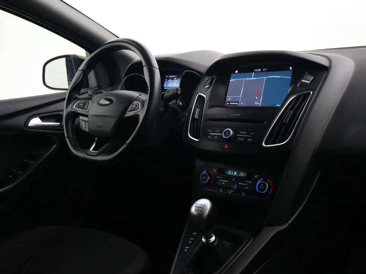 1.0 ST-LINE + 19 INCH RS LMV | SPORTUITLAAT | TREKHAAK | APPLE CARPLAY | NAVIGATIE