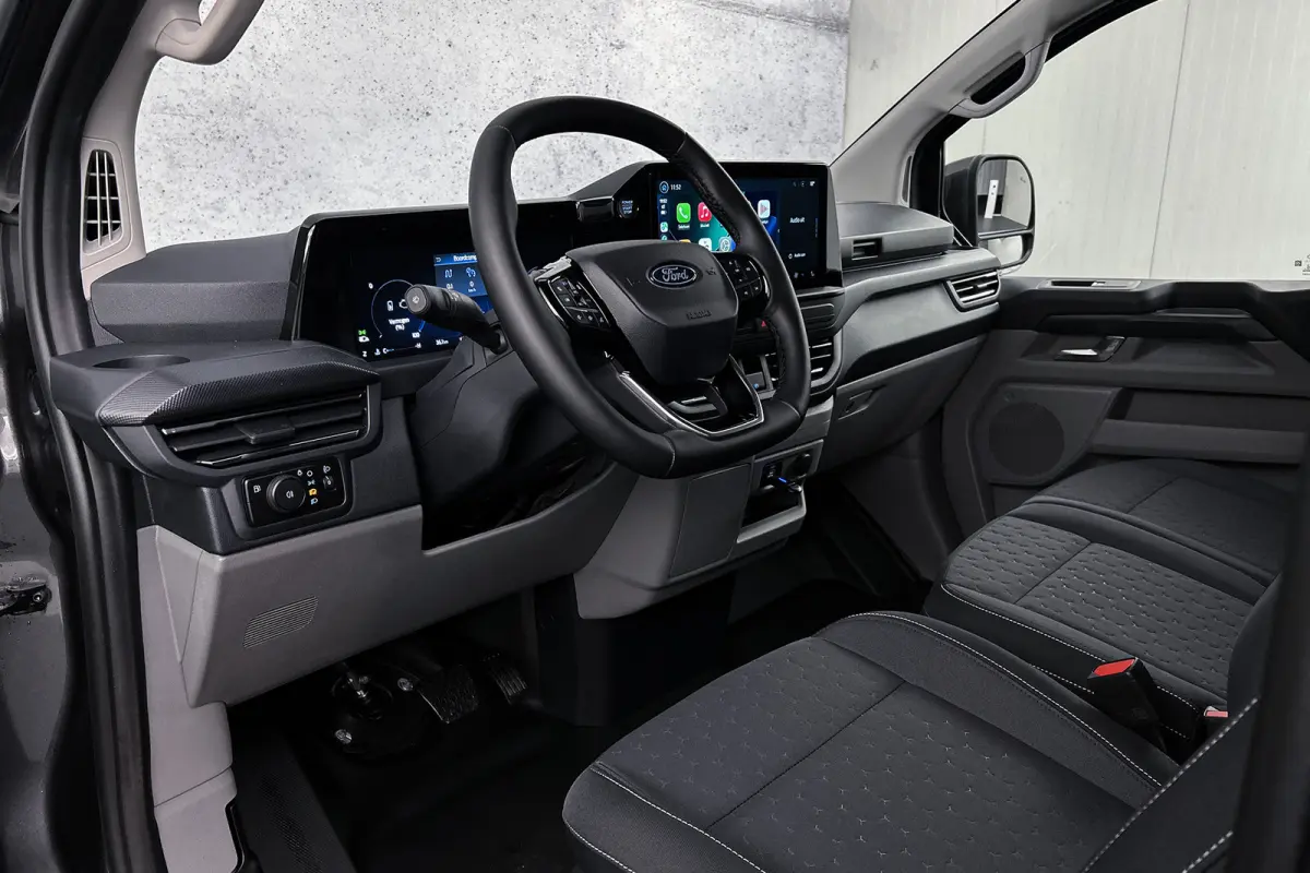 340 2.5 PHEV L2H1 Limited | Stoelverwarming | Trekhaak uitklapbaar