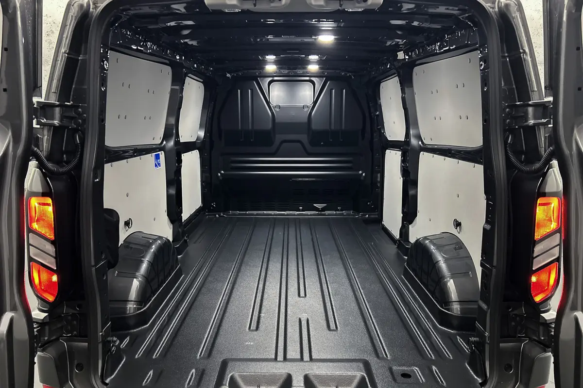 340 2.5 PHEV L2H1 Limited | Stoelverwarming | Trekhaak uitklapbaar