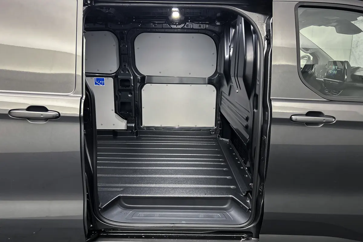 340 2.5 PHEV L2H1 Limited | Stoelverwarming | Trekhaak uitklapbaar