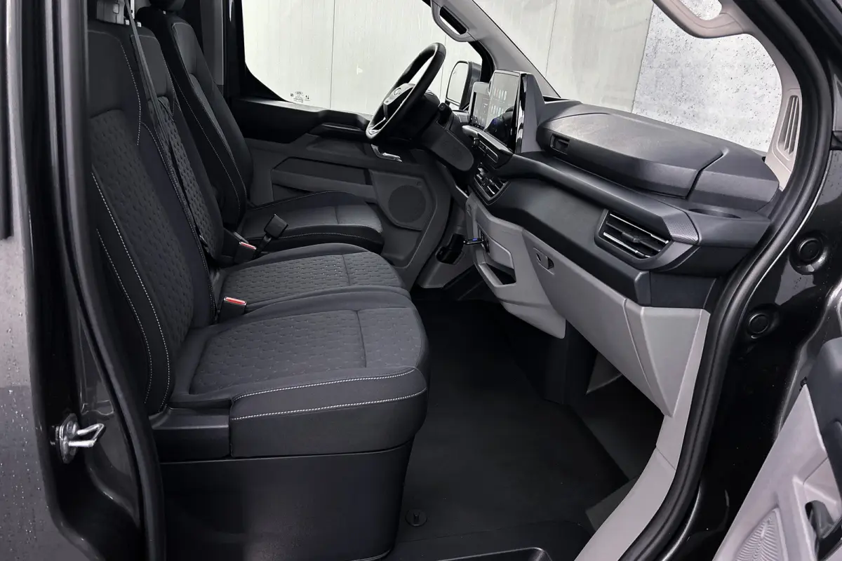 340 2.5 PHEV L2H1 Limited | Stoelverwarming | Trekhaak uitklapbaar