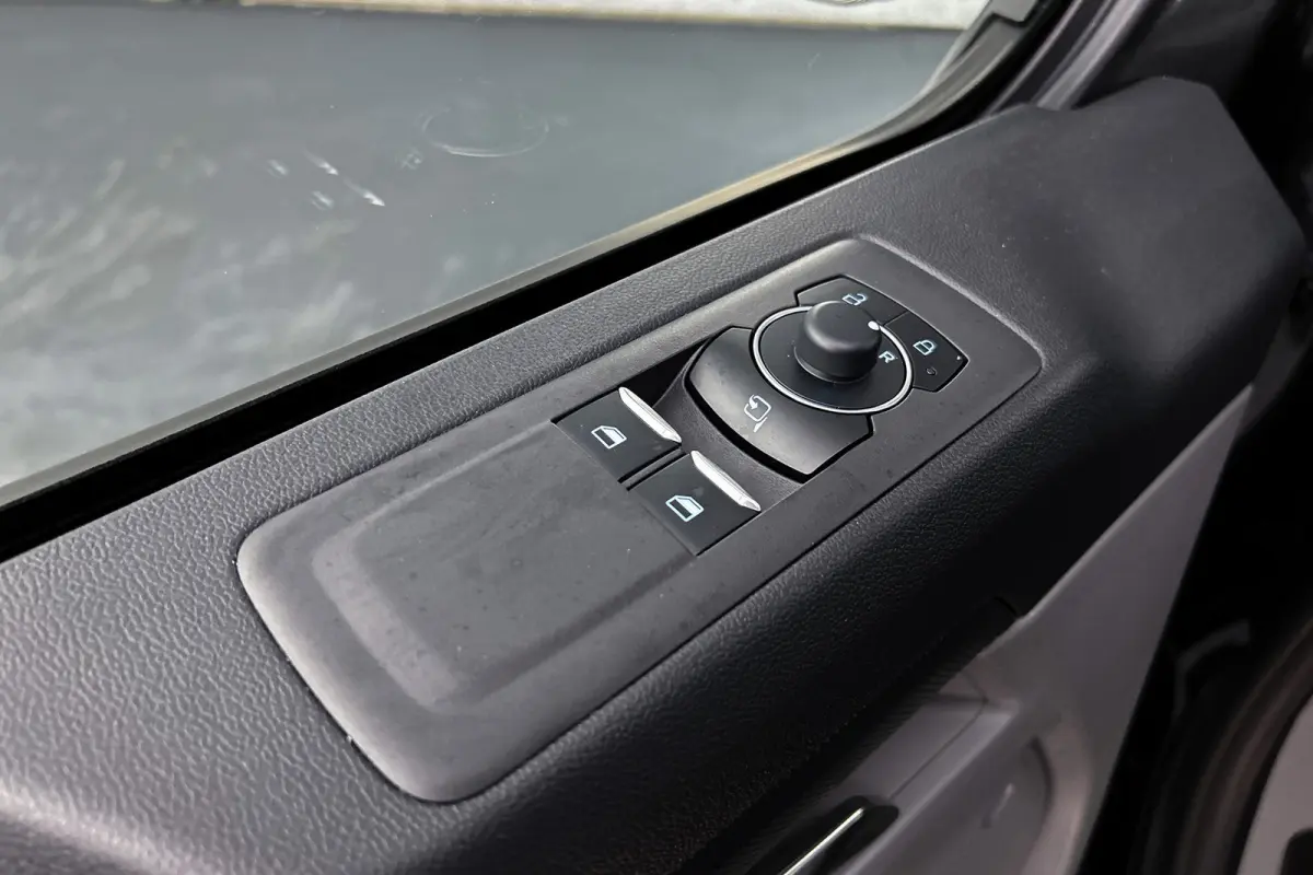 340 2.5 PHEV L2H1 Limited | Stoelverwarming | Trekhaak uitklapbaar