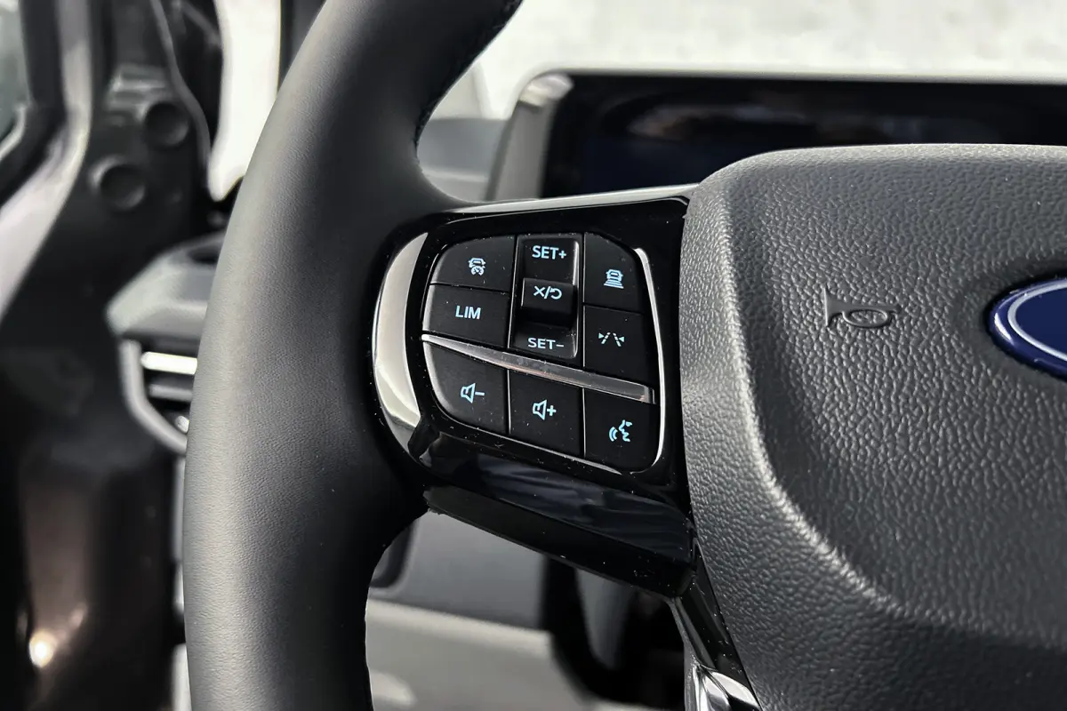 340 2.5 PHEV L2H1 Limited | Stoelverwarming | Trekhaak uitklapbaar