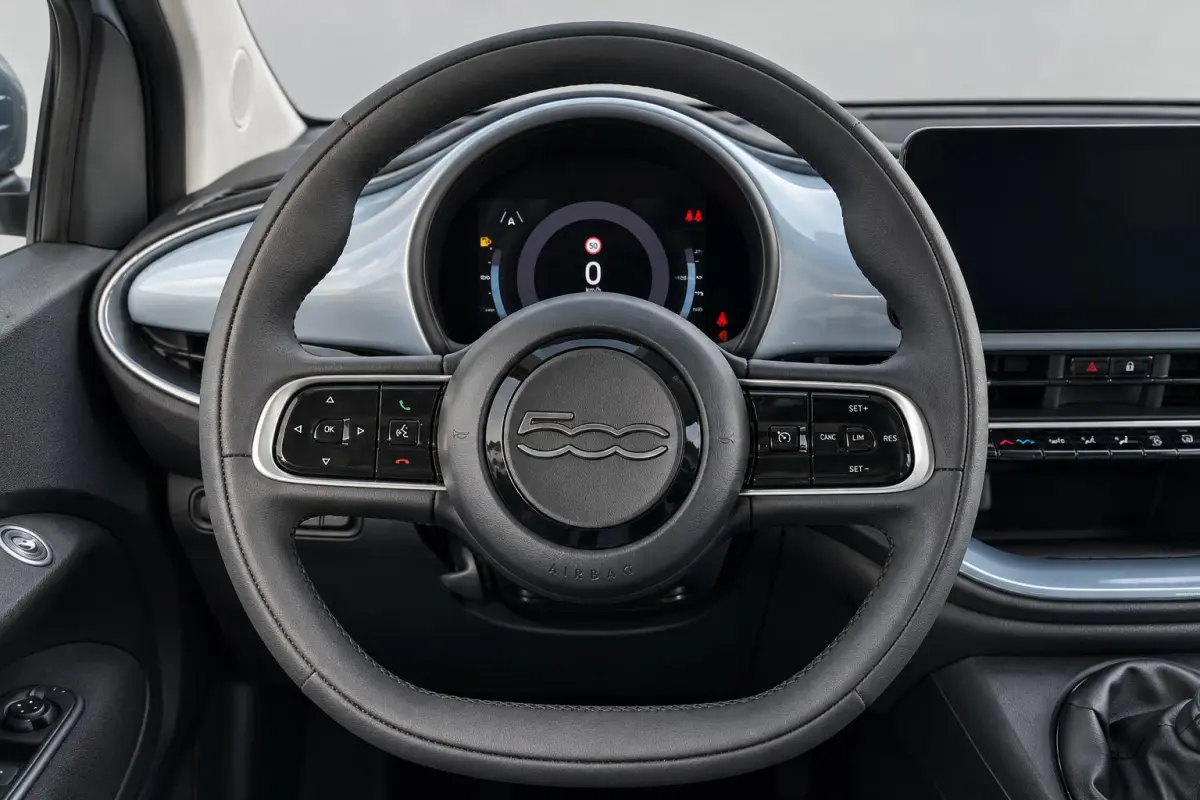 1.0 Hybrid Dolcevita Limited Edition | € 2.000,- Voorraadvoordeel | Apple Carplay/Android Auto | Climtae Control | Parkeersensoren | Metalic Lak | LMV 16" |