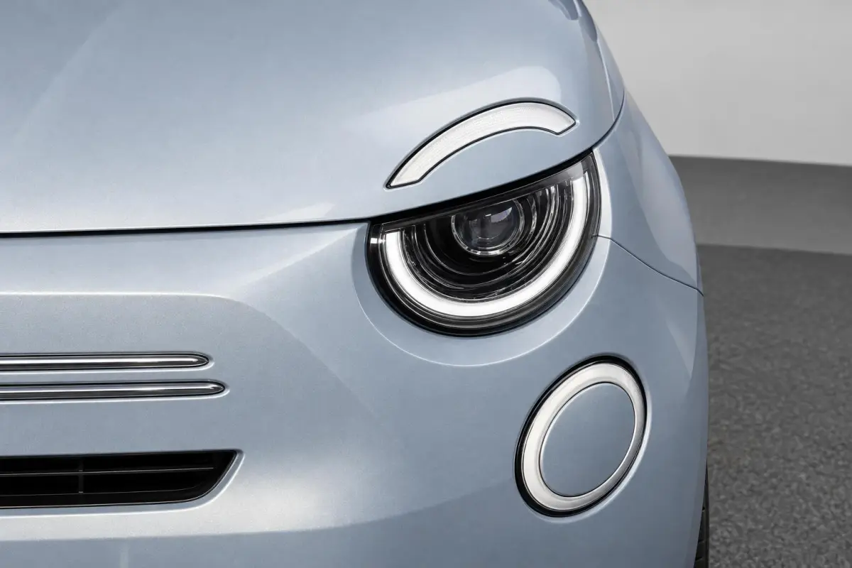 1.0 Hybrid Dolcevita Limited Edition | € 2.000,- Voorraadvoordeel | Apple Carplay/Android Auto | Climtae Control | Parkeersensoren | Metalic Lak | LMV 16" |