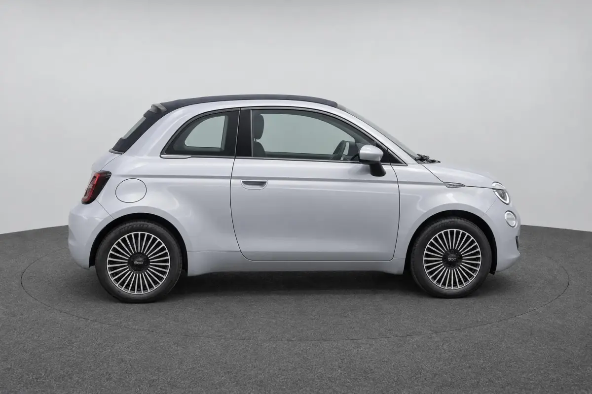 1.0 Hybrid Dolcevita Limited Edition | € 2.000,- Voorraadvoordeel | Apple Carplay/Android Auto | Climtae Control | Parkeersensoren | Metalic Lak | LMV 16" |