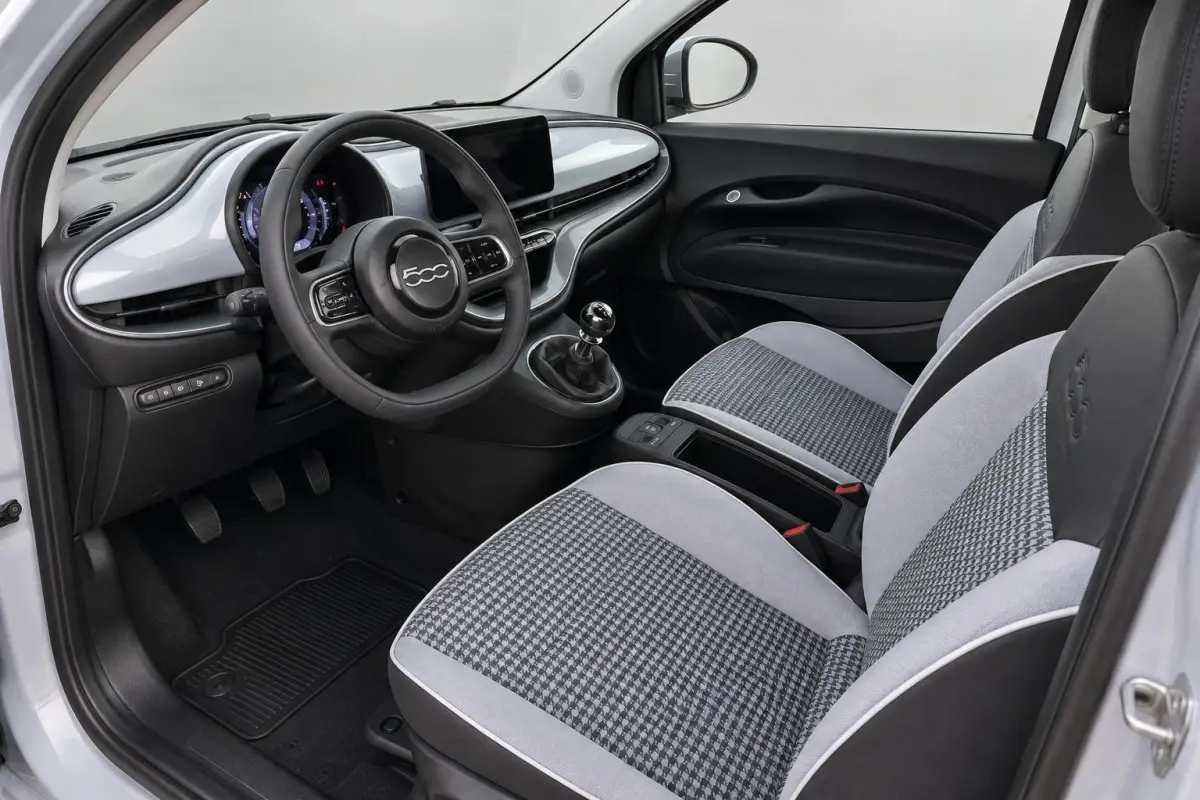 1.0 Hybrid Dolcevita Limited Edition | € 2.000,- Voorraadvoordeel | Apple Carplay/Android Auto | Climtae Control | Parkeersensoren | Metalic Lak | LMV 16" |