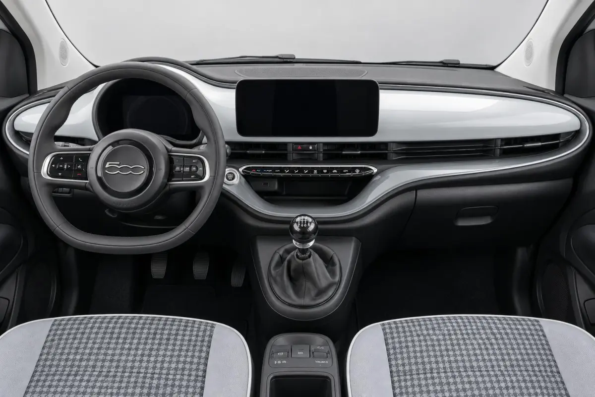 1.0 Hybrid Dolcevita Limited Edition | € 2.000,- Voorraadvoordeel | Apple Carplay/Android Auto | Climtae Control | Parkeersensoren | Metalic Lak | LMV 16" |