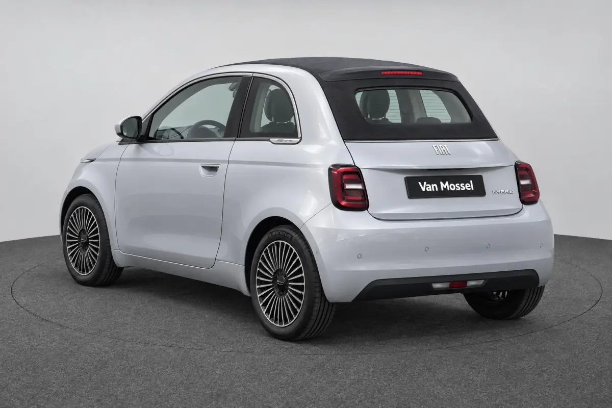 1.0 Hybrid Dolcevita Limited Edition | € 2.000,- Voorraadvoordeel | Apple Carplay/Android Auto | Climtae Control | Parkeersensoren | Metalic Lak | LMV 16" |