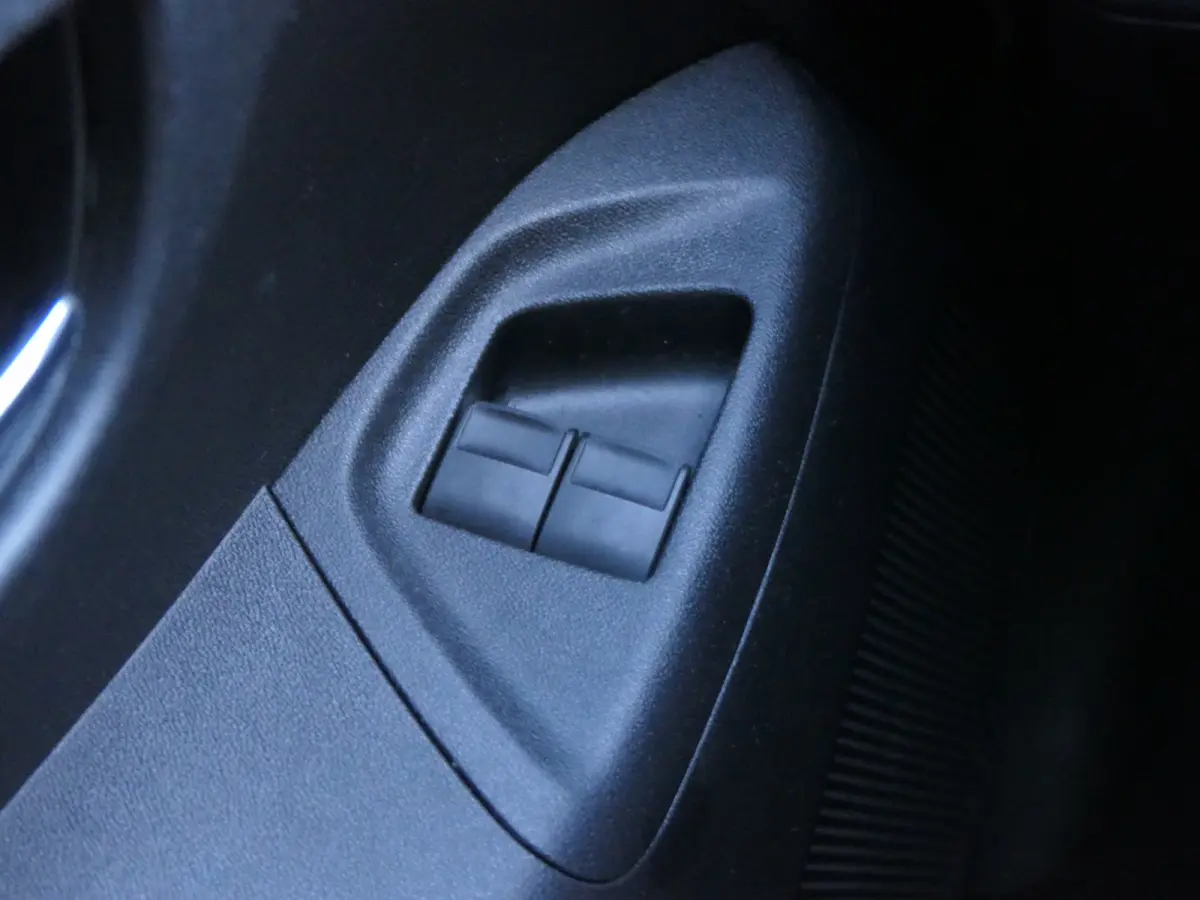 1.0 e-VTi Allure | Camera | Apple Carplay/Android Auto