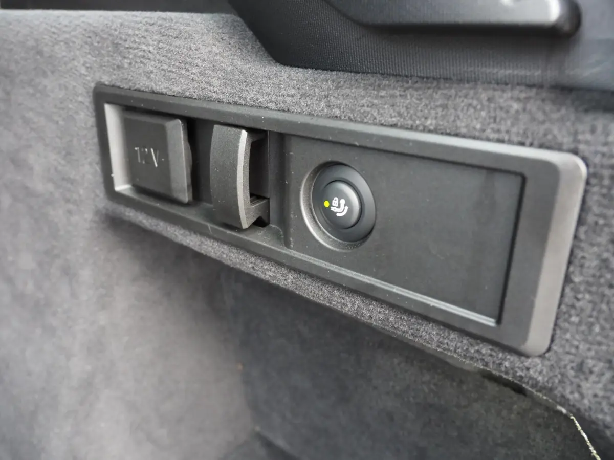 330e M-Sport Brooklyn Grau | Pano | Leder | Head-Up | Camera | Carplay | Digital Dash | Cognac Leder | Led | Trekhaak | Android Auto | Stoelverwarming | Cruisecontrol | Lane Assist | Draadlo