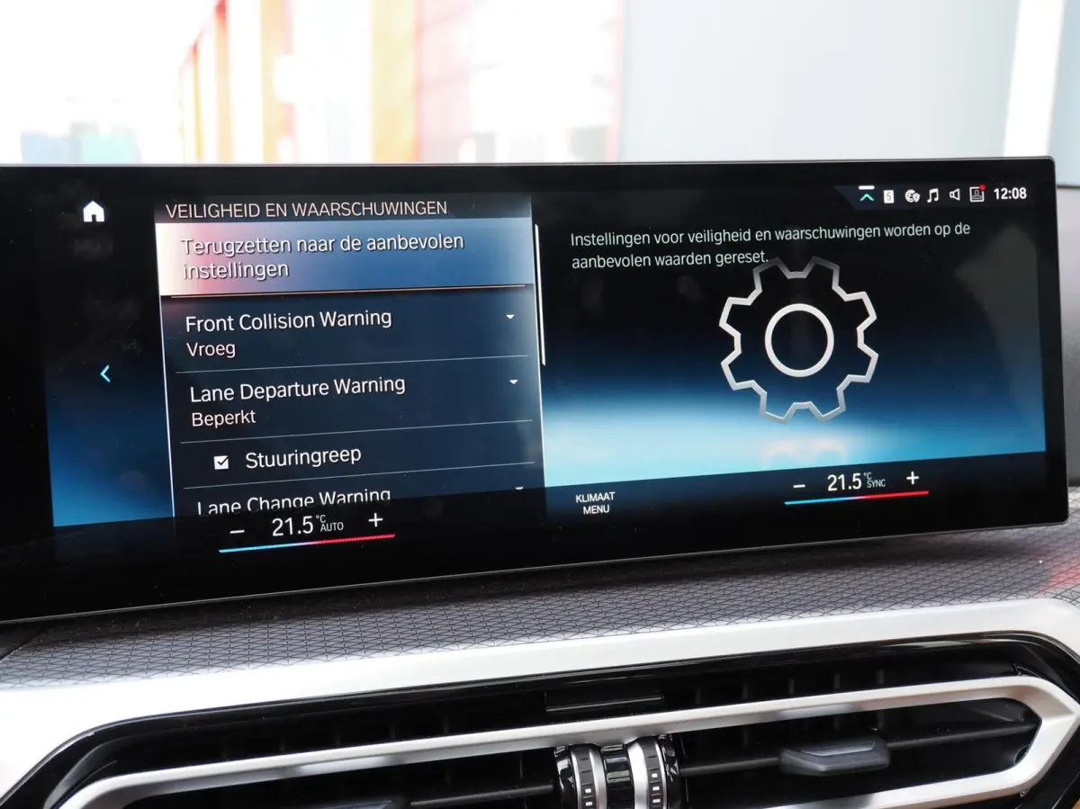 330e M-Sport Brooklyn Grau | Pano | Leder | Head-Up | Camera | Carplay | Digital Dash | Cognac Leder | Led | Trekhaak | Android Auto | Stoelverwarming | Cruisecontrol | Lane Assist | Draadlo