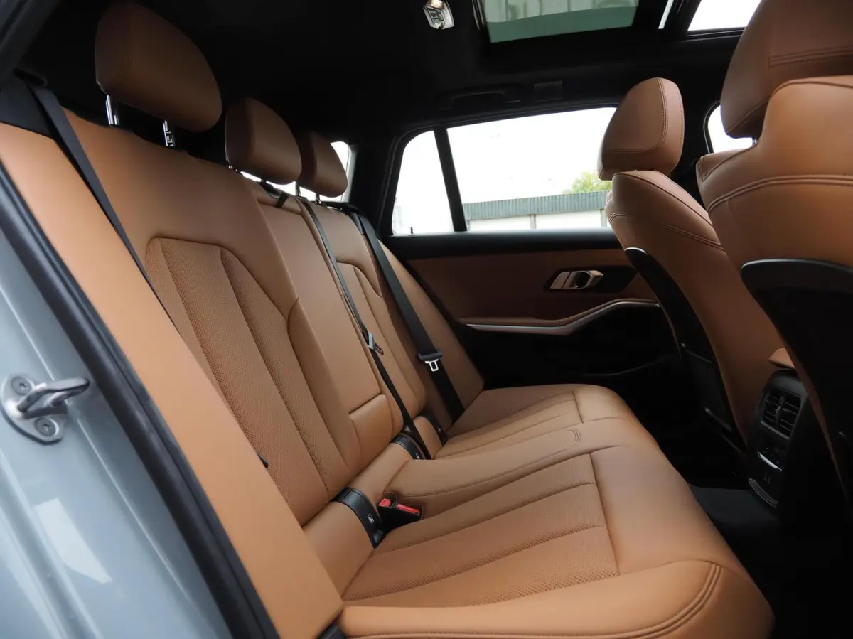 330e M-Sport Brooklyn Grau | Pano | Leder | Head-Up | Camera | Carplay | Digital Dash | Cognac Leder | Led | Trekhaak | Android Auto | Stoelverwarming | Cruisecontrol | Lane Assist | Draadlo