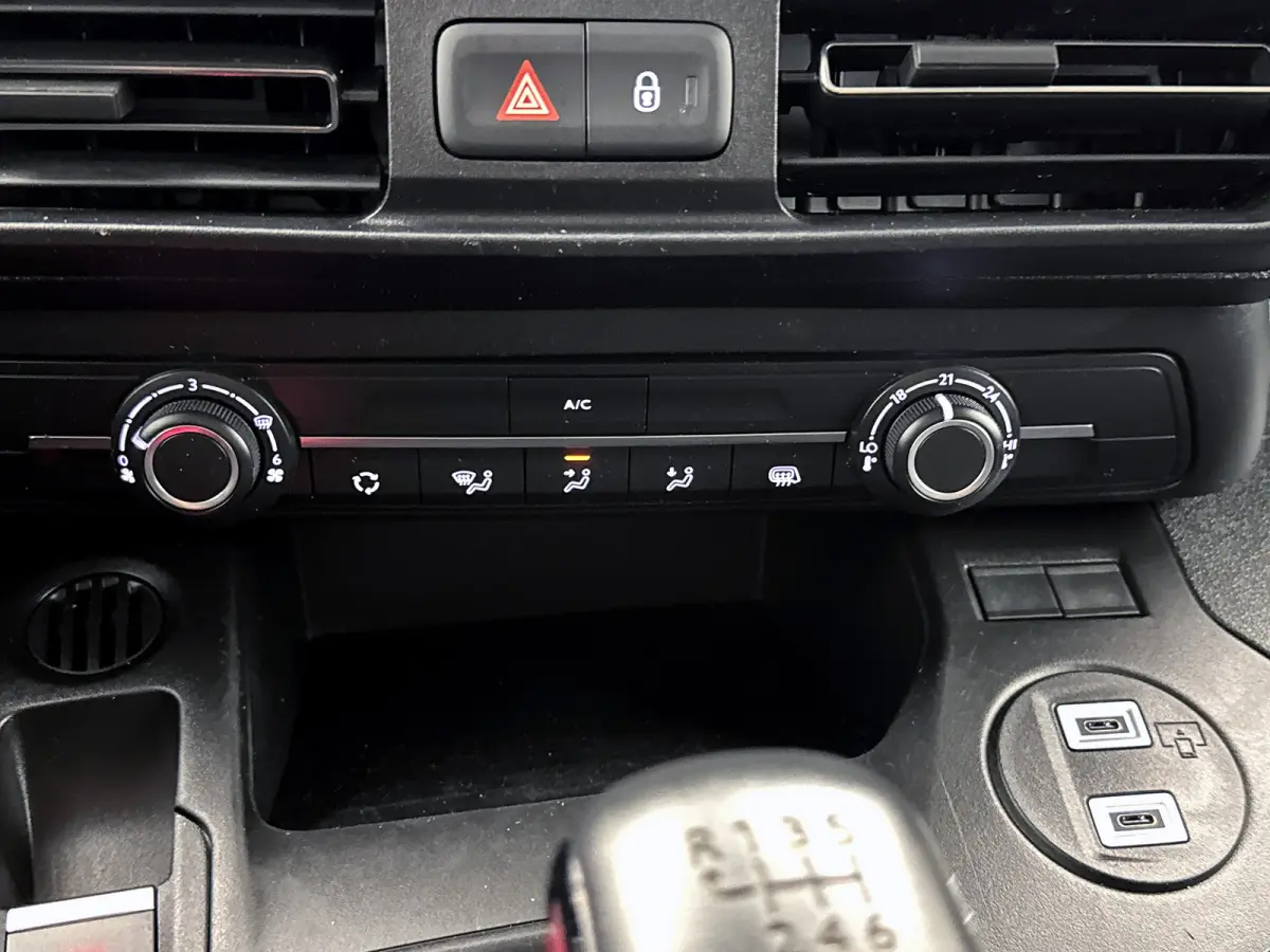 1.5 D-4D L1 Challenger+ Carplay Cruise control