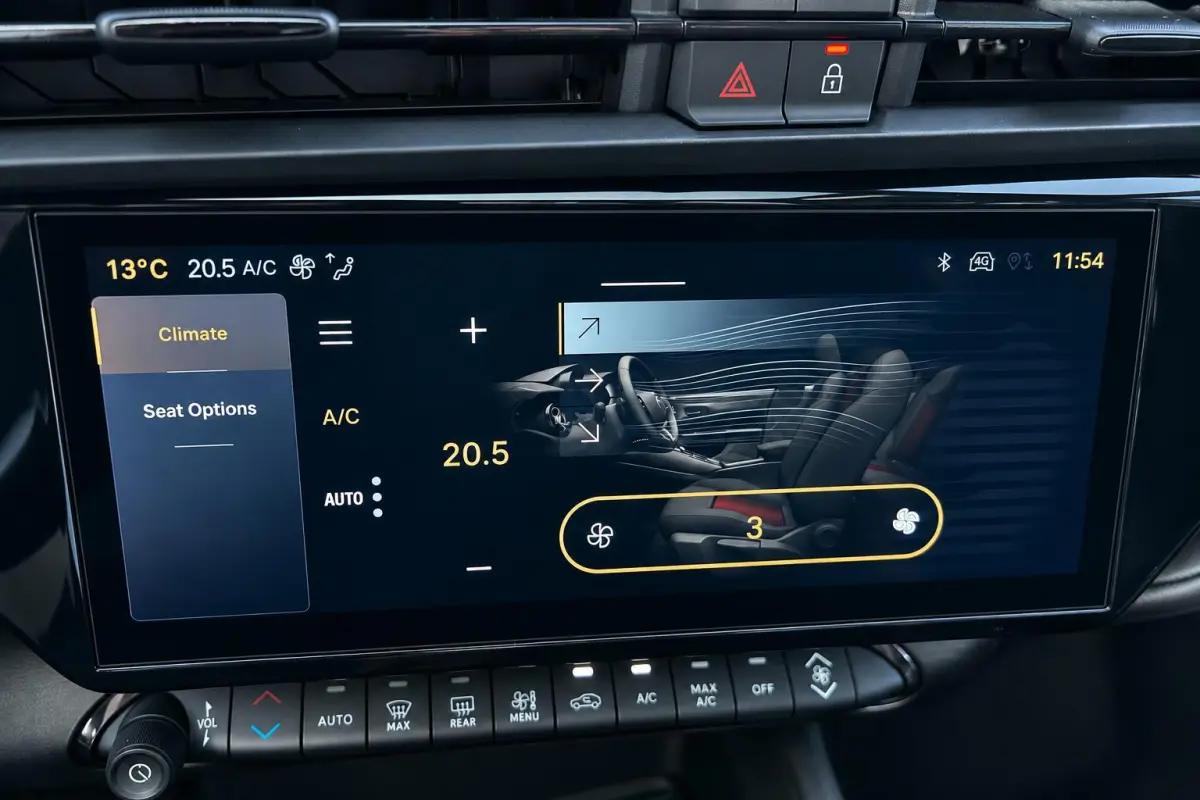 1.2 Turbo Hybrid Ibrida Ti | Navigatie | Parkeersensoren | Camera | Apple carplay/Android Auto | LMV 18" | Tecno Pack | Two-Tone lak |
