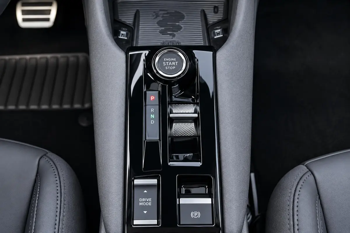 1.2 Turbo Hybrid Ibrida Ti | Navigatie | Parkeersensoren | Camera | Apple carplay/Android Auto | LMV 18" | Tecno Pack | Two-Tone lak |