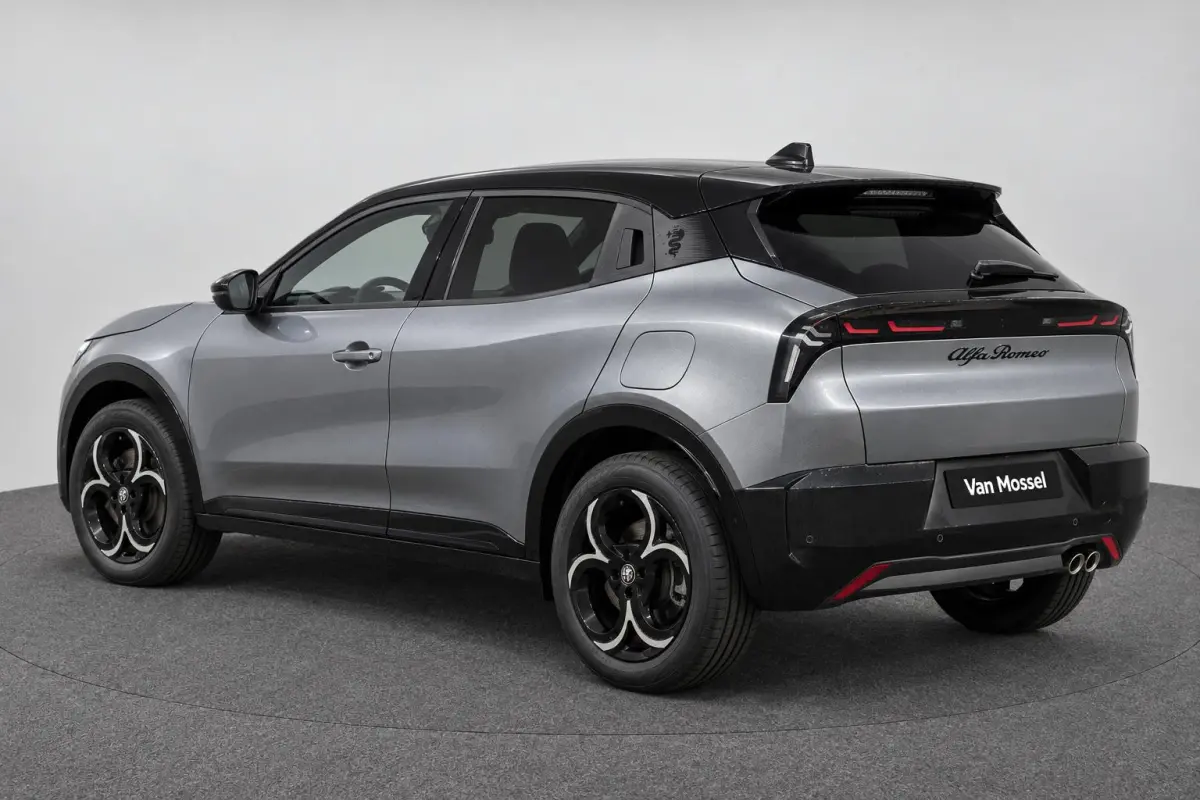 1.2 Turbo Hybrid Ibrida Ti | Navigatie | Parkeersensoren | Camera | Apple carplay/Android Auto | LMV 18" | Tecno Pack | Two-Tone lak |