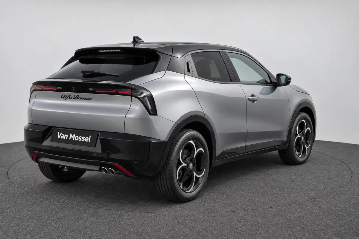 1.2 Turbo Hybrid Ibrida Ti | Navigatie | Parkeersensoren | Camera | Apple carplay/Android Auto | LMV 18" | Tecno Pack | Two-Tone lak |