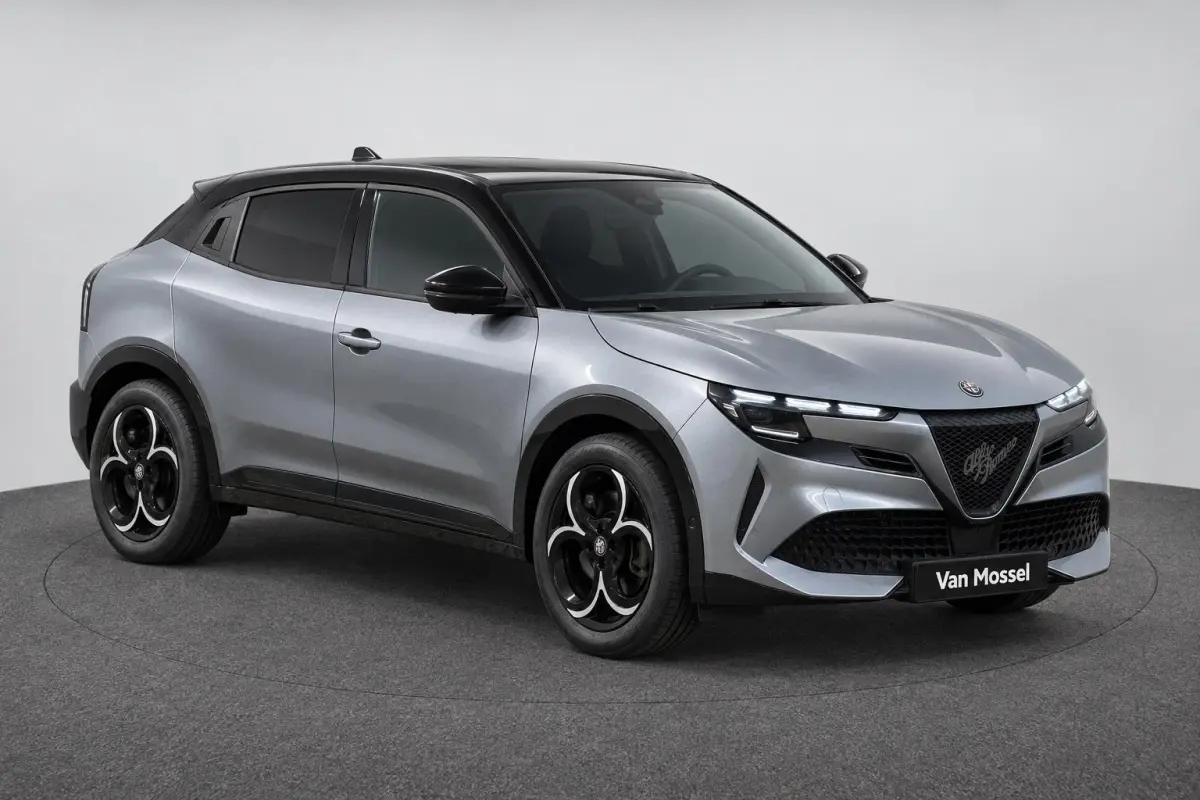 1.2 Turbo Hybrid Ibrida Ti | Navigatie | Parkeersensoren | Camera | Apple carplay/Android Auto | LMV 18" | Tecno Pack | Two-Tone lak |