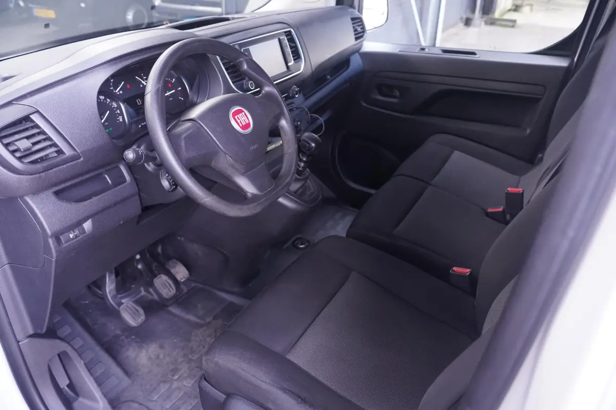 1.5 Multijet 102 pk L3H1 Airco, Apple Carplay Cruise Control, Laadruimte Pakket, PDC achter, 3-Zits
