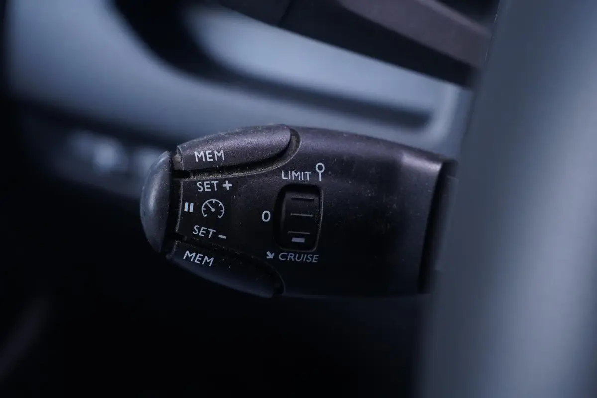 1.5 Multijet 102 pk L3H1 Airco, Apple Carplay Cruise Control, Laadruimte Pakket, PDC achter, 3-Zits