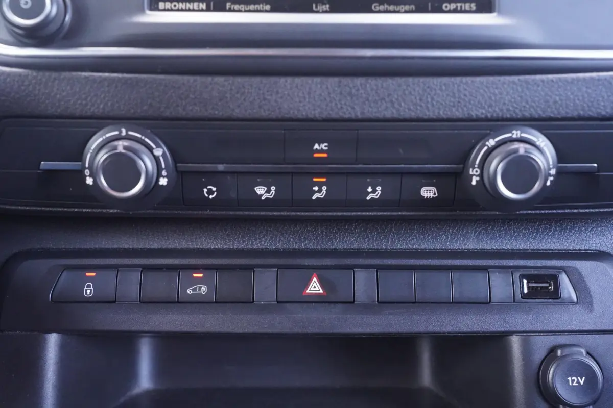 1.5 Multijet 102 pk L3H1 Airco, Apple Carplay Cruise Control, Laadruimte Pakket, PDC achter, 3-Zits