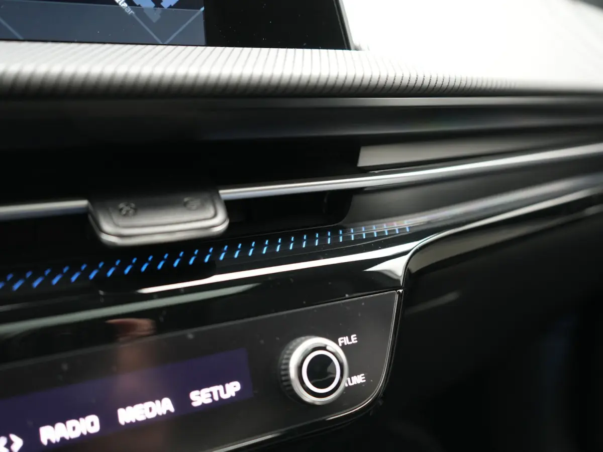 GT-Line 77.4 kWh 229pk Dealer O.H. | SOH 97,9% | Panodak | Adaptive Cruise | Head Up | Meridian Audio | 360 Camera | Alcantara Sportstoelen Memory & Ventilatie | Keyless | BLIS | Stoelen & S