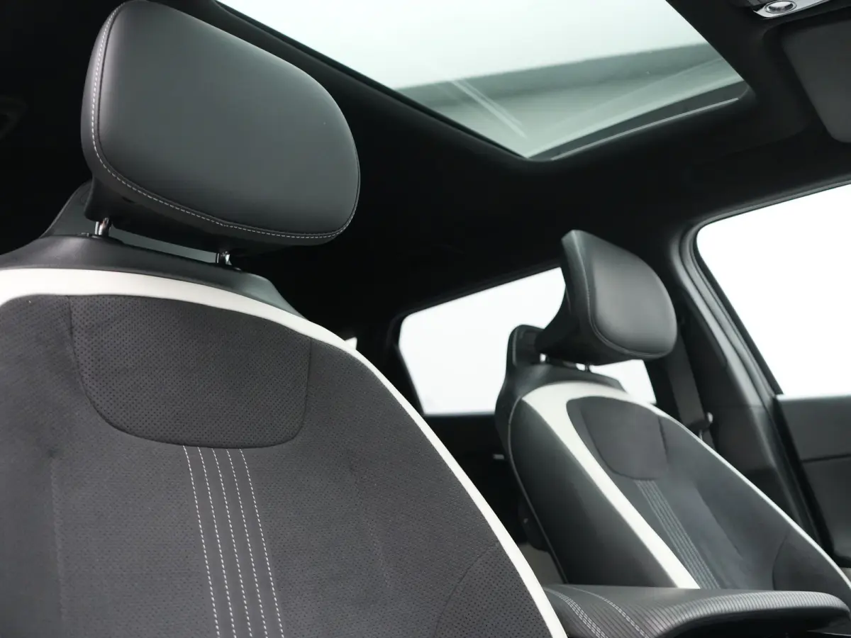 GT-Line 77.4 kWh 229pk Dealer O.H. | SOH 97,9% | Panodak | Adaptive Cruise | Head Up | Meridian Audio | 360 Camera | Alcantara Sportstoelen Memory & Ventilatie | Keyless | BLIS | Stoelen & S