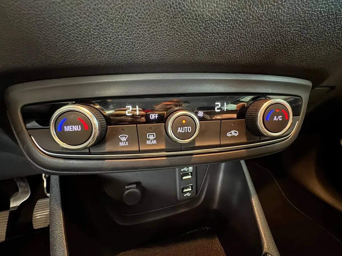 1.2 Turbo Innovation*Trekhaak*Camera*PDC V+A*LED*Navi*App-Connect*