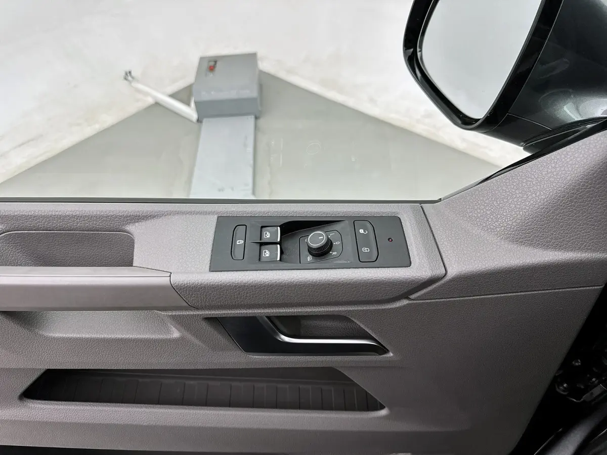 2.0 TDI L2 30 DC Bulli *Edition* Leder Dubbele cabine Led Virtual cockpit Schuifdeur L+R Navigatie Trekhaak