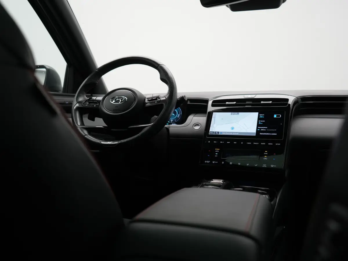 1.6 T-GDI PHEV N Line Sky 4WD 265pk Dealer O.H. | SOH 97,2% | Panodak | Adaptive Cruise | 360 Camera | Alcantara Sportstoelen Memory & Ventilatie | Keyless | BLIS | Stoelen & Stuur Verwarmd 