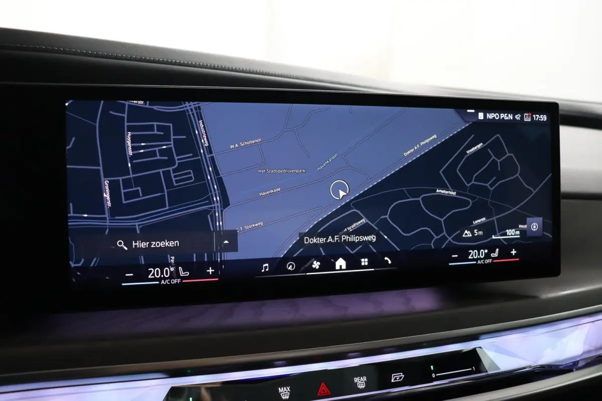 750e xDrive | SOH 100% | Individual Interieur Gran Lusso | Innovation Pack | Iconic Glow kristalkoplampen | Elektrisch openen en sluiten portieren | Panoramadak Sky Lounge | Driving Assistan