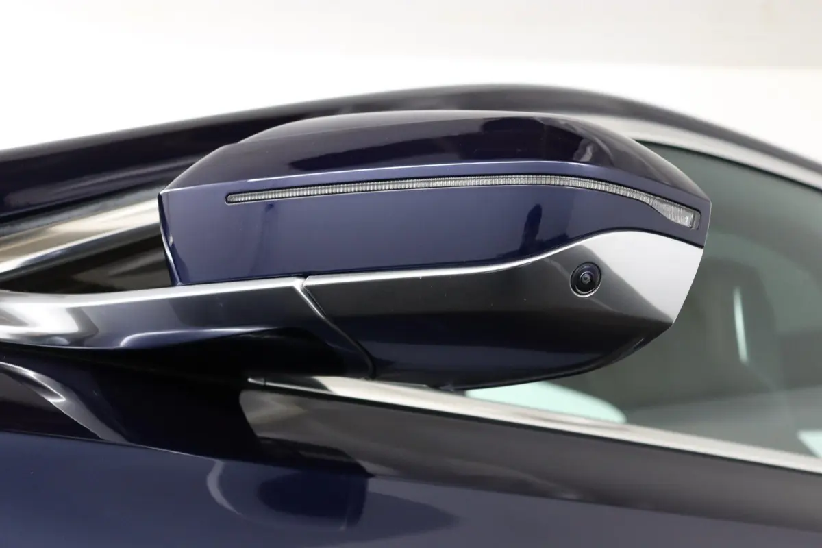 750e xDrive | SOH 100% | Individual Interieur Gran Lusso | Innovation Pack | Iconic Glow kristalkoplampen | Elektrisch openen en sluiten portieren | Panoramadak Sky Lounge | Driving Assistan