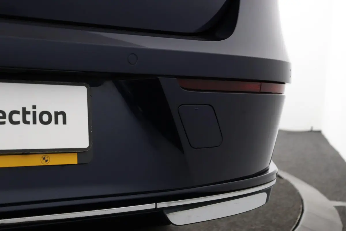 750e xDrive | SOH 100% | Individual Interieur Gran Lusso | Innovation Pack | Iconic Glow kristalkoplampen | Elektrisch openen en sluiten portieren | Panoramadak Sky Lounge | Driving Assistan