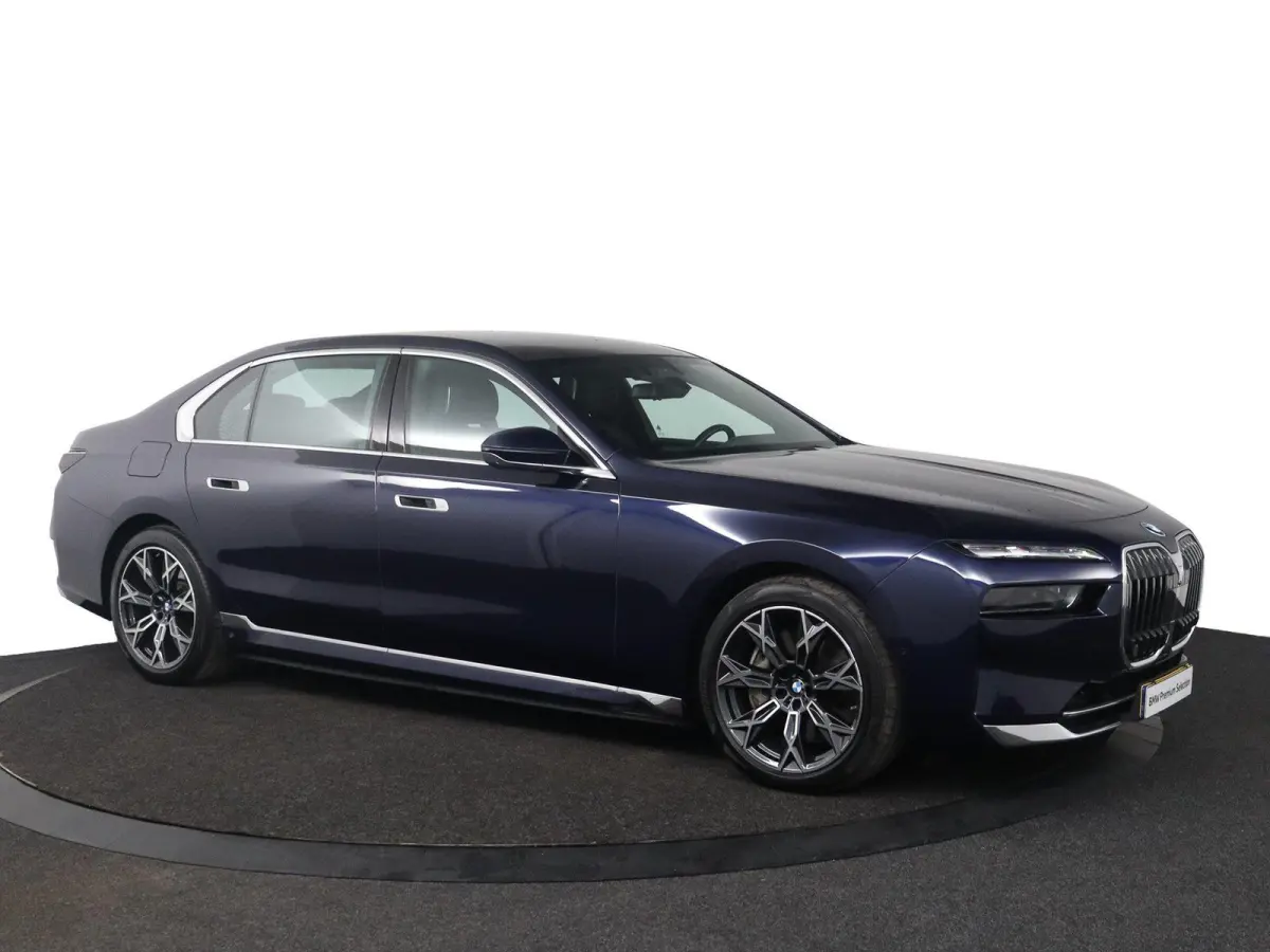 750e xDrive | SOH 100% | Individual Interieur Gran Lusso | Innovation Pack | Iconic Glow kristalkoplampen | Elektrisch openen en sluiten portieren | Panoramadak Sky Lounge | Driving Assistan