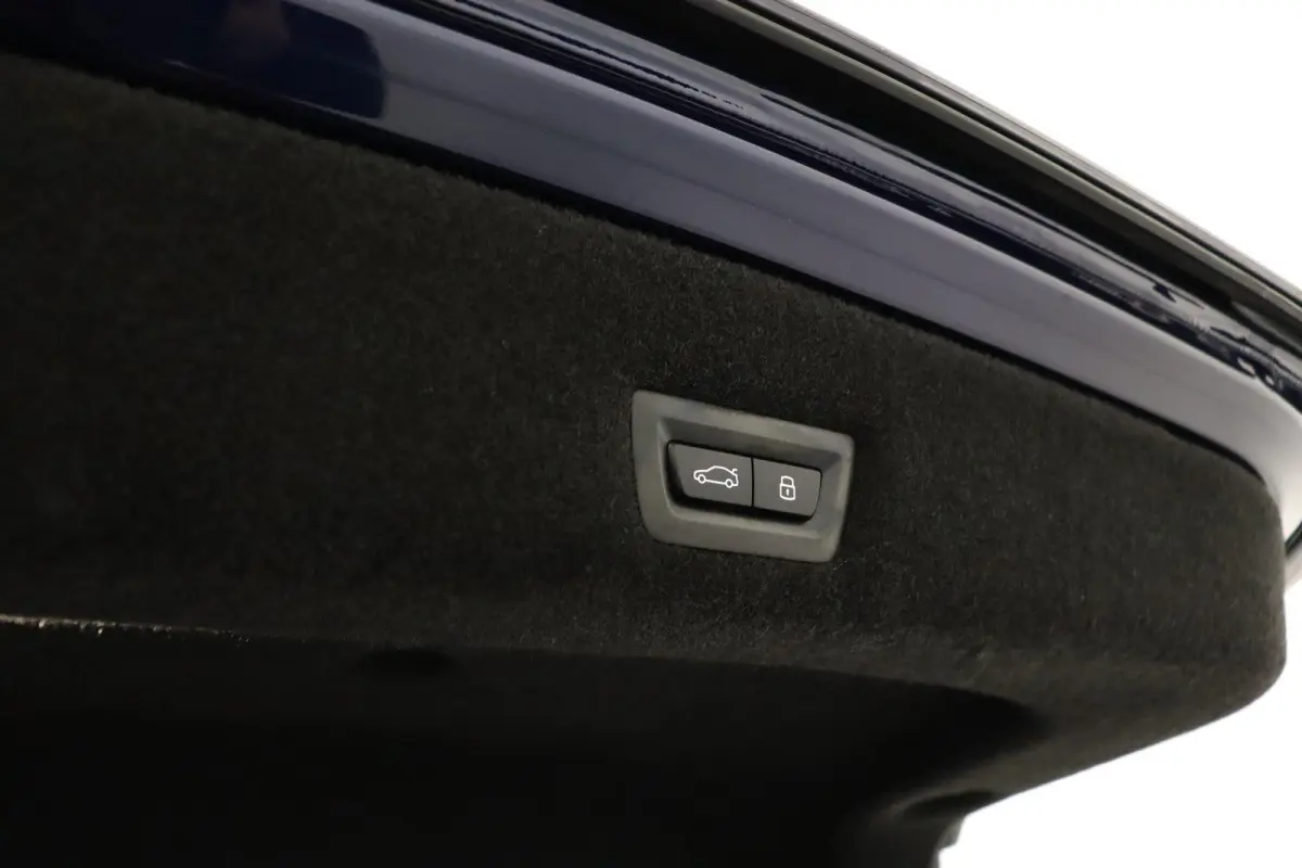 750e xDrive | SOH 100% | Individual Interieur Gran Lusso | Innovation Pack | Iconic Glow kristalkoplampen | Elektrisch openen en sluiten portieren | Panoramadak Sky Lounge | Driving Assistan
