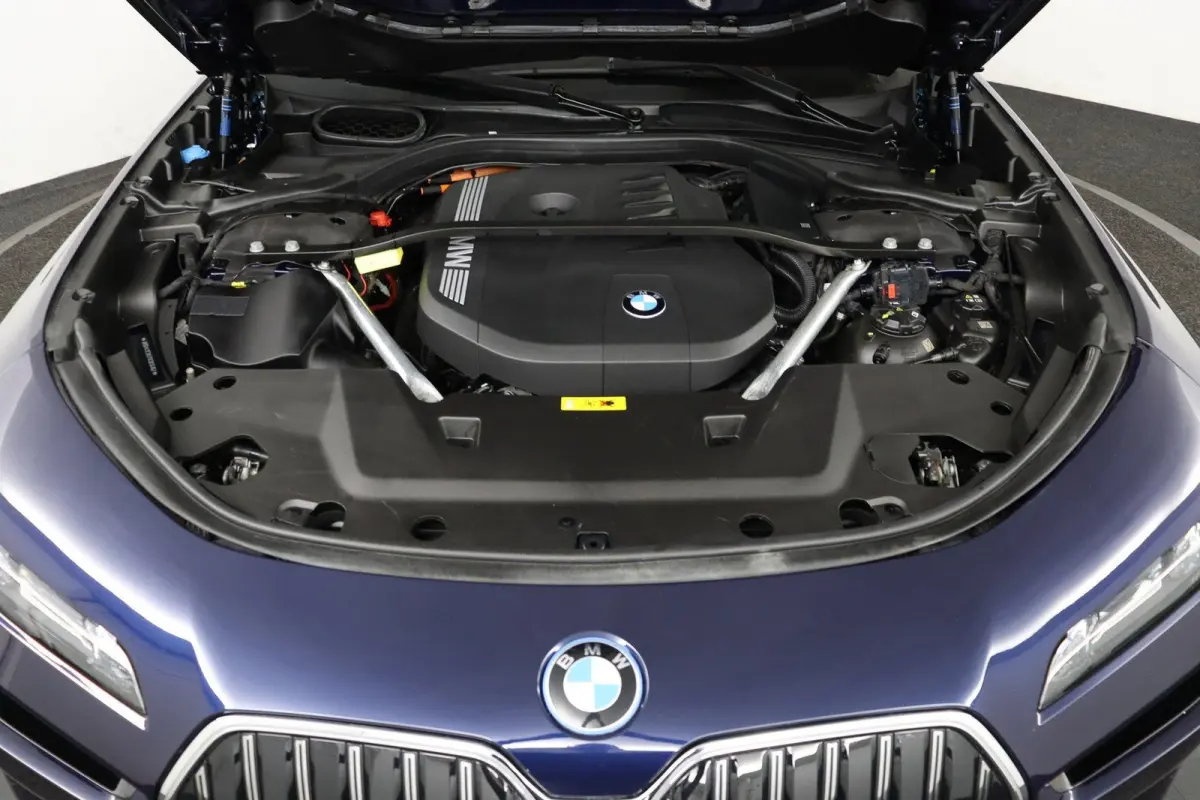 750e xDrive | SOH 100% | Individual Interieur Gran Lusso | Innovation Pack | Iconic Glow kristalkoplampen | Elektrisch openen en sluiten portieren | Panoramadak Sky Lounge | Driving Assistan