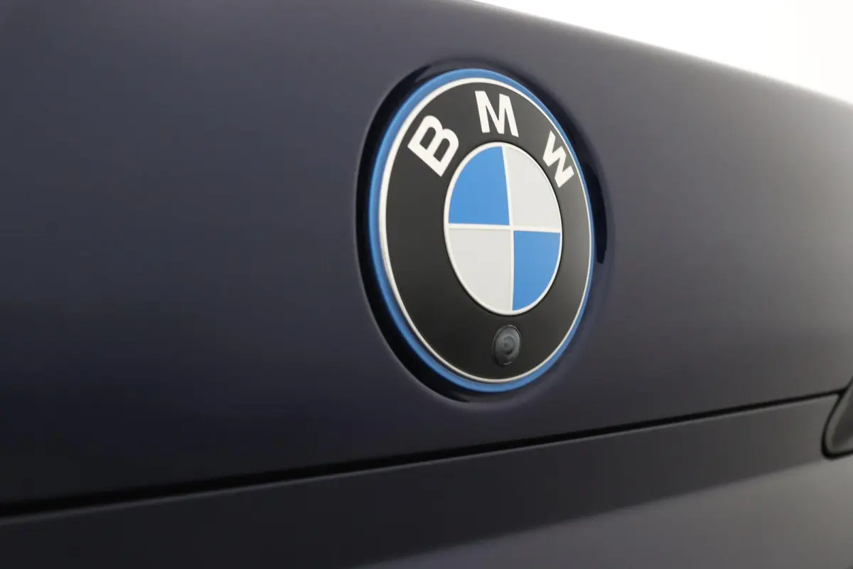750e xDrive | SOH 100% | Individual Interieur Gran Lusso | Innovation Pack | Iconic Glow kristalkoplampen | Elektrisch openen en sluiten portieren | Panoramadak Sky Lounge | Driving Assistan