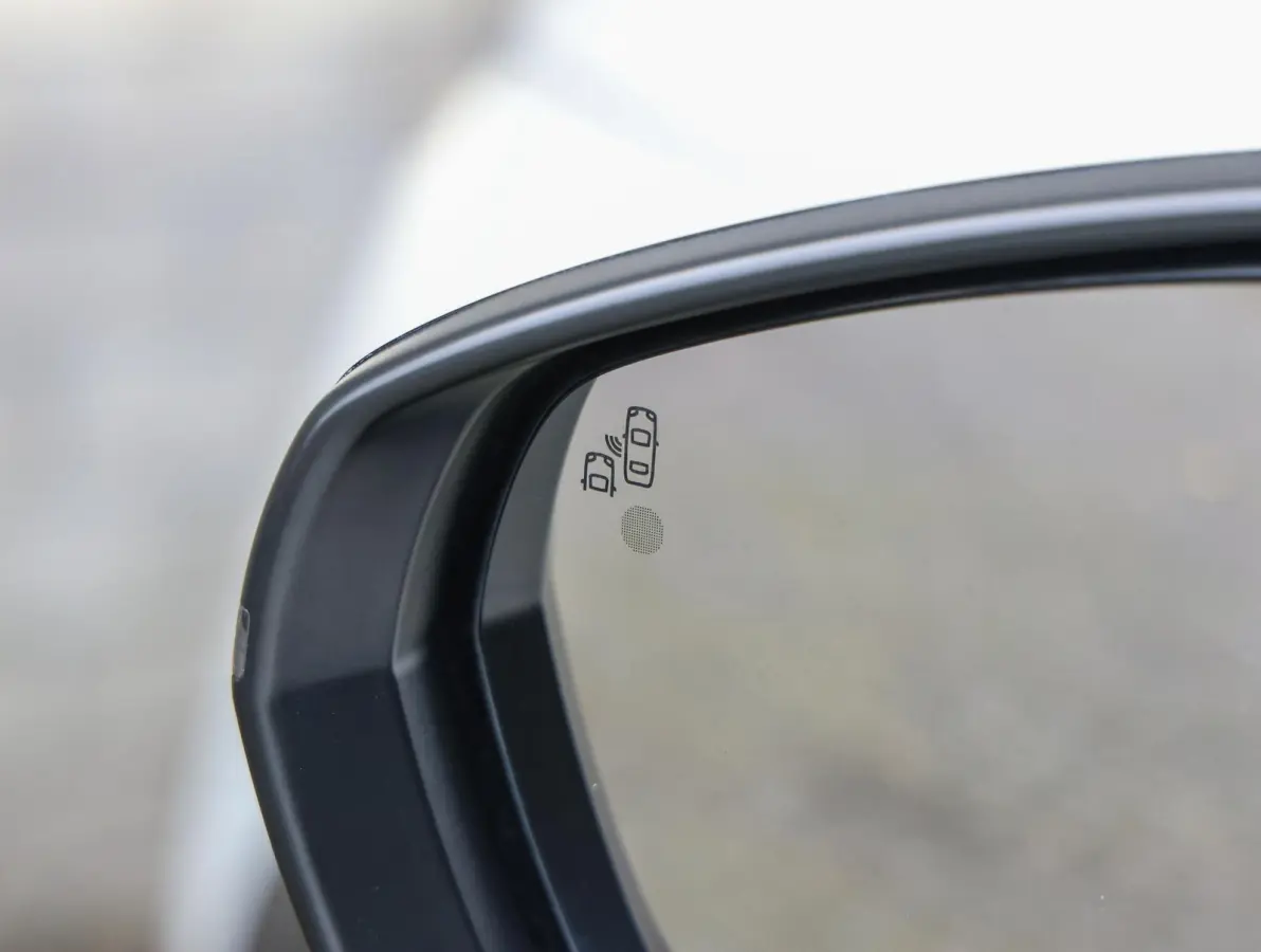 1.6 225pk Hybrid Shine | Accutest 93% | Elektrisch verstelbare stoel | Automatische Achterklep | Camera voor en achter | Navigatie