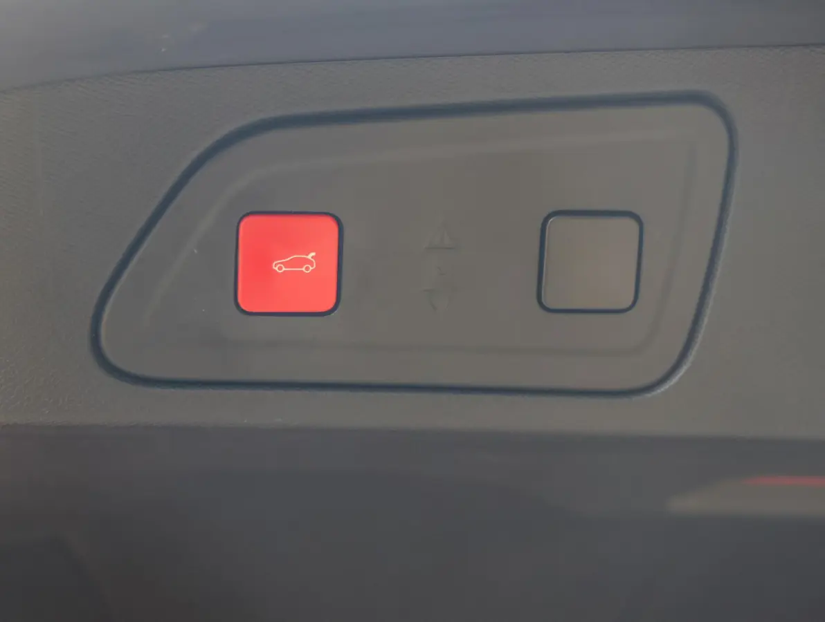 1.6 225pk Hybrid Shine | Accutest 93% | Elektrisch verstelbare stoel | Automatische Achterklep | Camera voor en achter | Navigatie