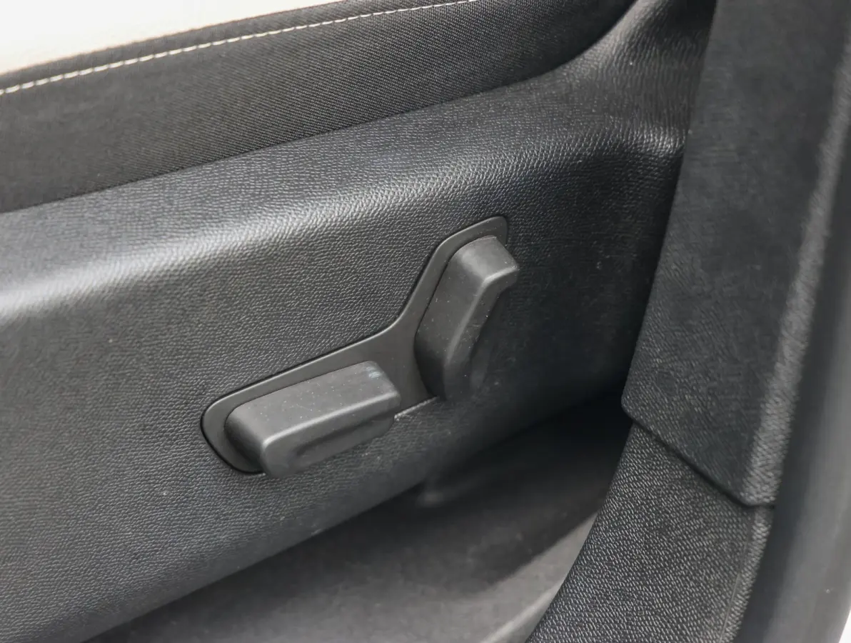 1.6 225pk Hybrid Shine | Accutest 93% | Elektrisch verstelbare stoel | Automatische Achterklep | Camera voor en achter | Navigatie