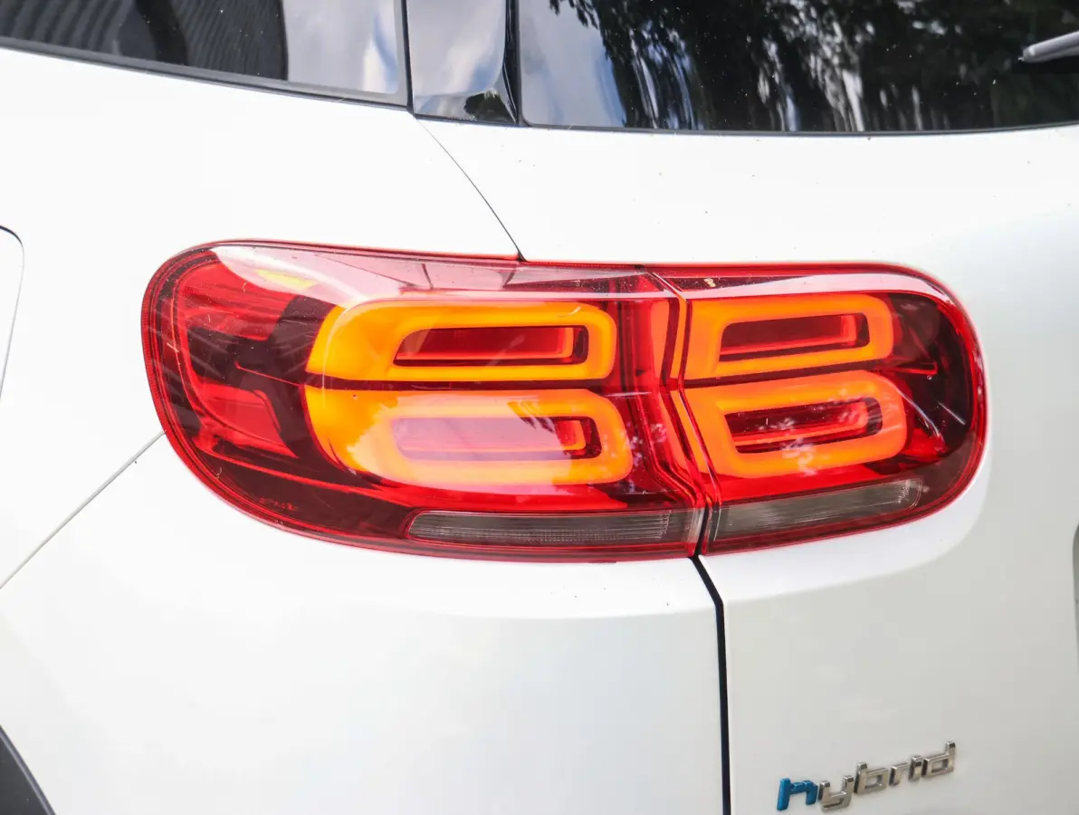 1.6 225pk Hybrid Shine | Accutest 93% | Elektrisch verstelbare stoel | Automatische Achterklep | Camera voor en achter | Navigatie