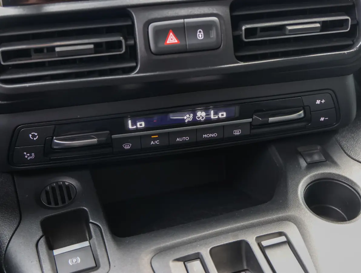 XL Feel 50 kWh 136pk | Trekhaak | Accutest 92% | Apple Carplay / Android Auto | Climate Control | Parkeersensoren