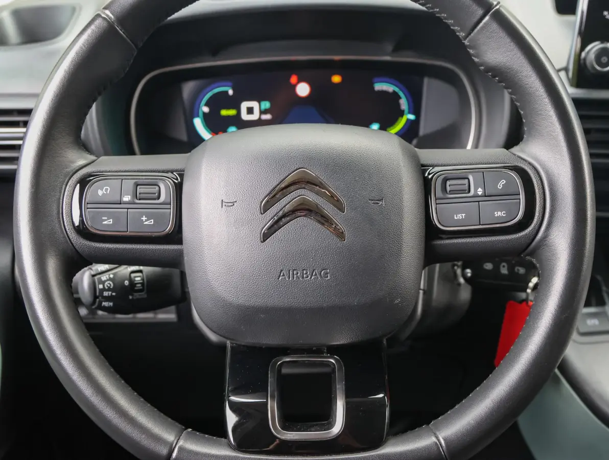 XL Feel 50 kWh 136pk | Trekhaak | Accutest 92% | Apple Carplay / Android Auto | Climate Control | Parkeersensoren