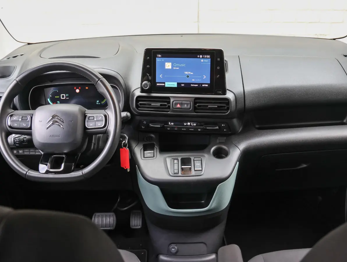XL Feel 50 kWh 136pk | Trekhaak | Accutest 92% | Apple Carplay / Android Auto | Climate Control | Parkeersensoren