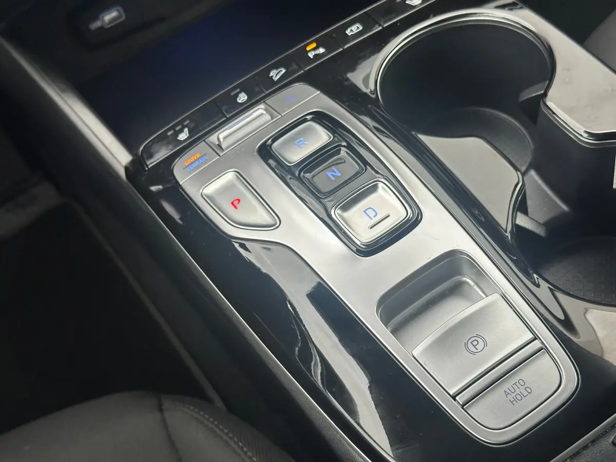 1.6 T-GDI 265pk PHEV Comfort Smart 4WD | Climate | Camera | Carplay | Keyless | Navigatie | Full - Led | Elek. Klep | Winterpakket | 19" Lichtmetaal | Krell Audio | Digitale Cockpit | Parkee