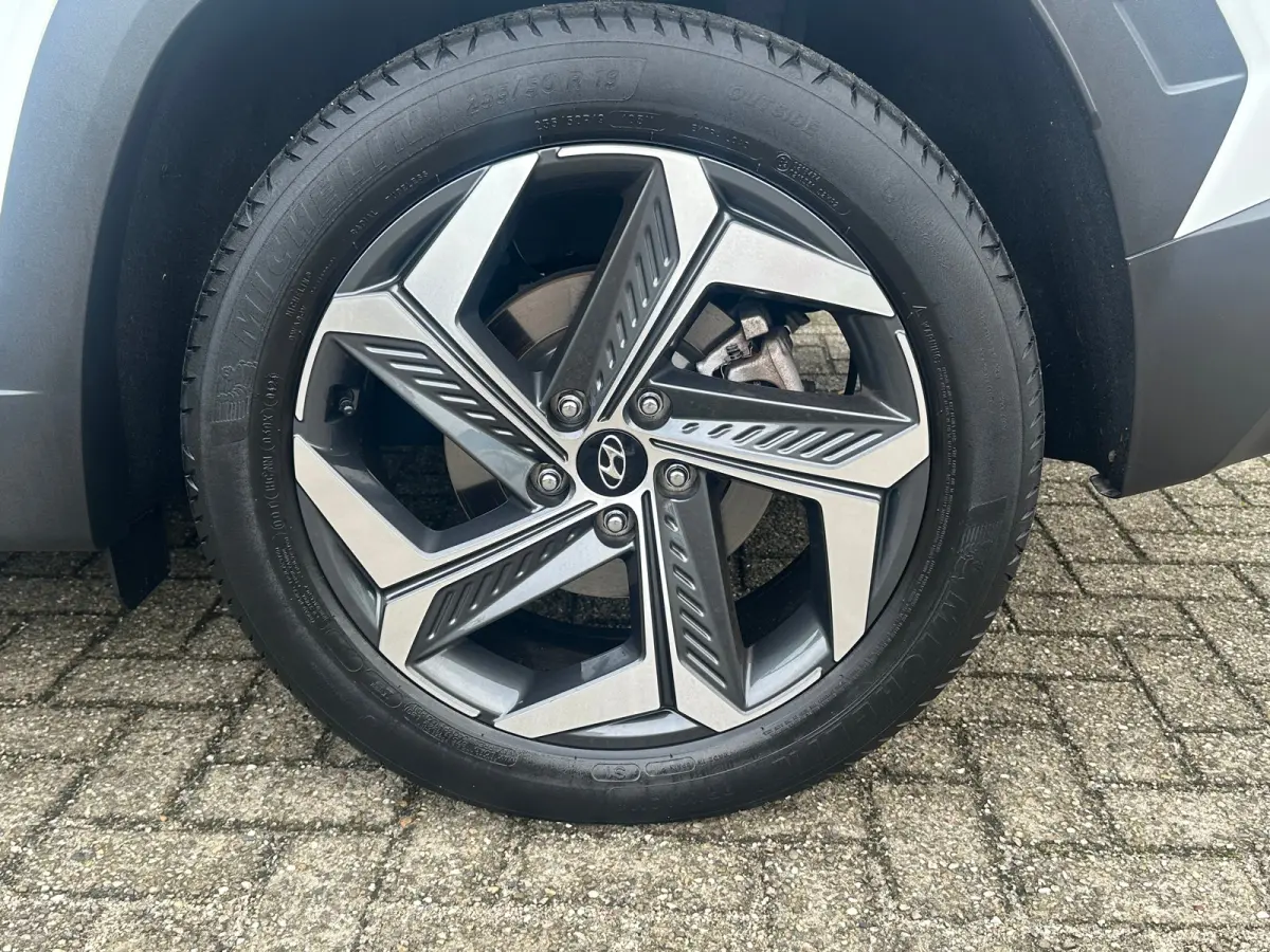 1.6 T-GDI 265pk PHEV Comfort Smart 4WD | Climate | Camera | Carplay | Keyless | Navigatie | Full - Led | Elek. Klep | Winterpakket | 19" Lichtmetaal | Krell Audio | Digitale Cockpit | Parkee
