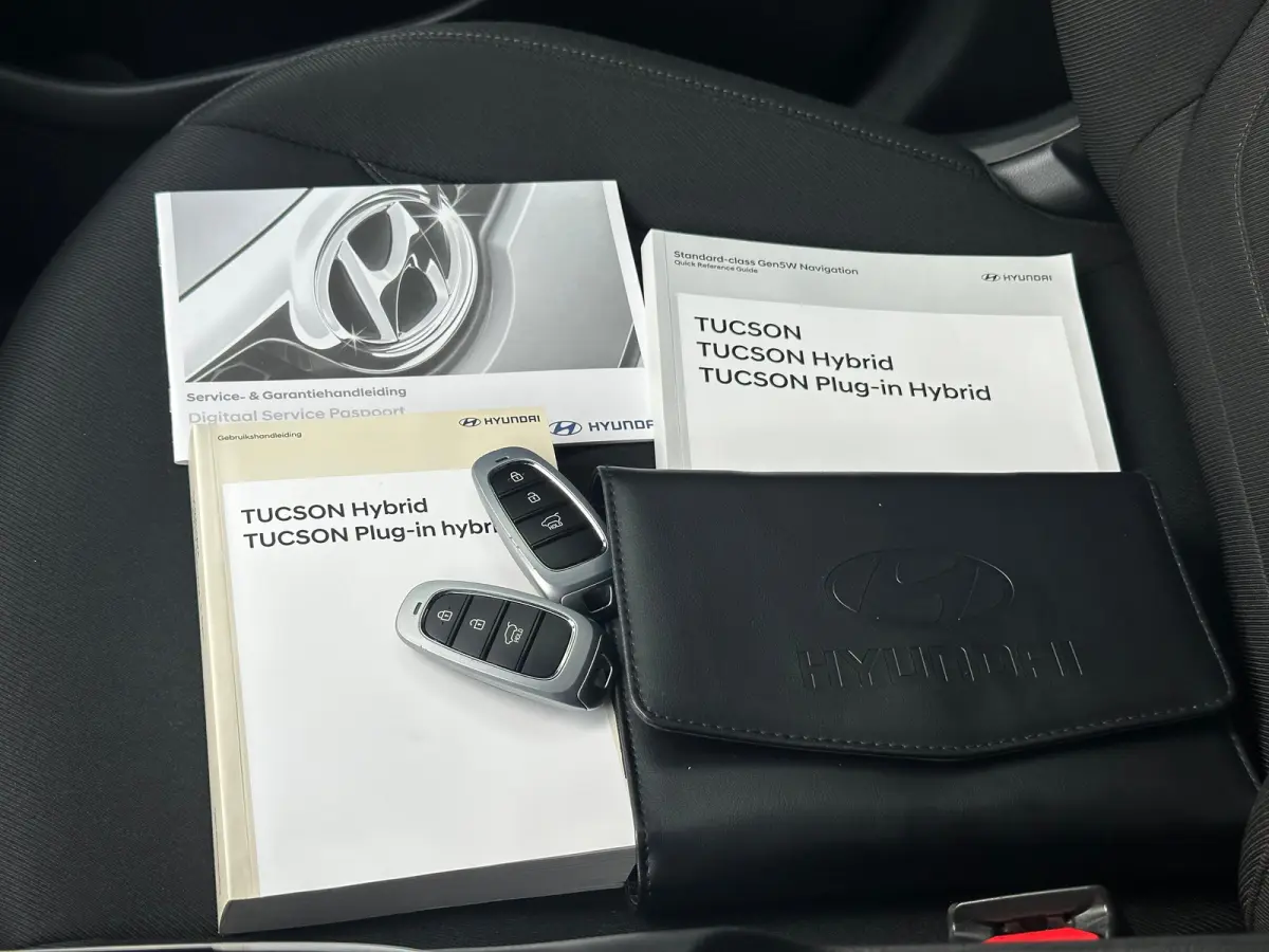 1.6 T-GDI 265pk PHEV Comfort Smart 4WD | Climate | Camera | Carplay | Keyless | Navigatie | Full - Led | Elek. Klep | Winterpakket | 19" Lichtmetaal | Krell Audio | Digitale Cockpit | Parkee
