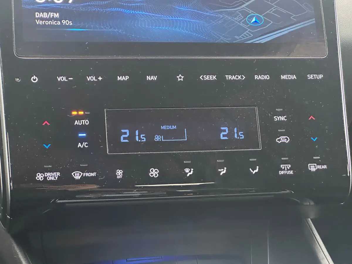 1.6 T-GDI 265pk PHEV Comfort Smart 4WD | Climate | Camera | Carplay | Keyless | Navigatie | Full - Led | Elek. Klep | Winterpakket | 19" Lichtmetaal | Krell Audio | Digitale Cockpit | Parkee