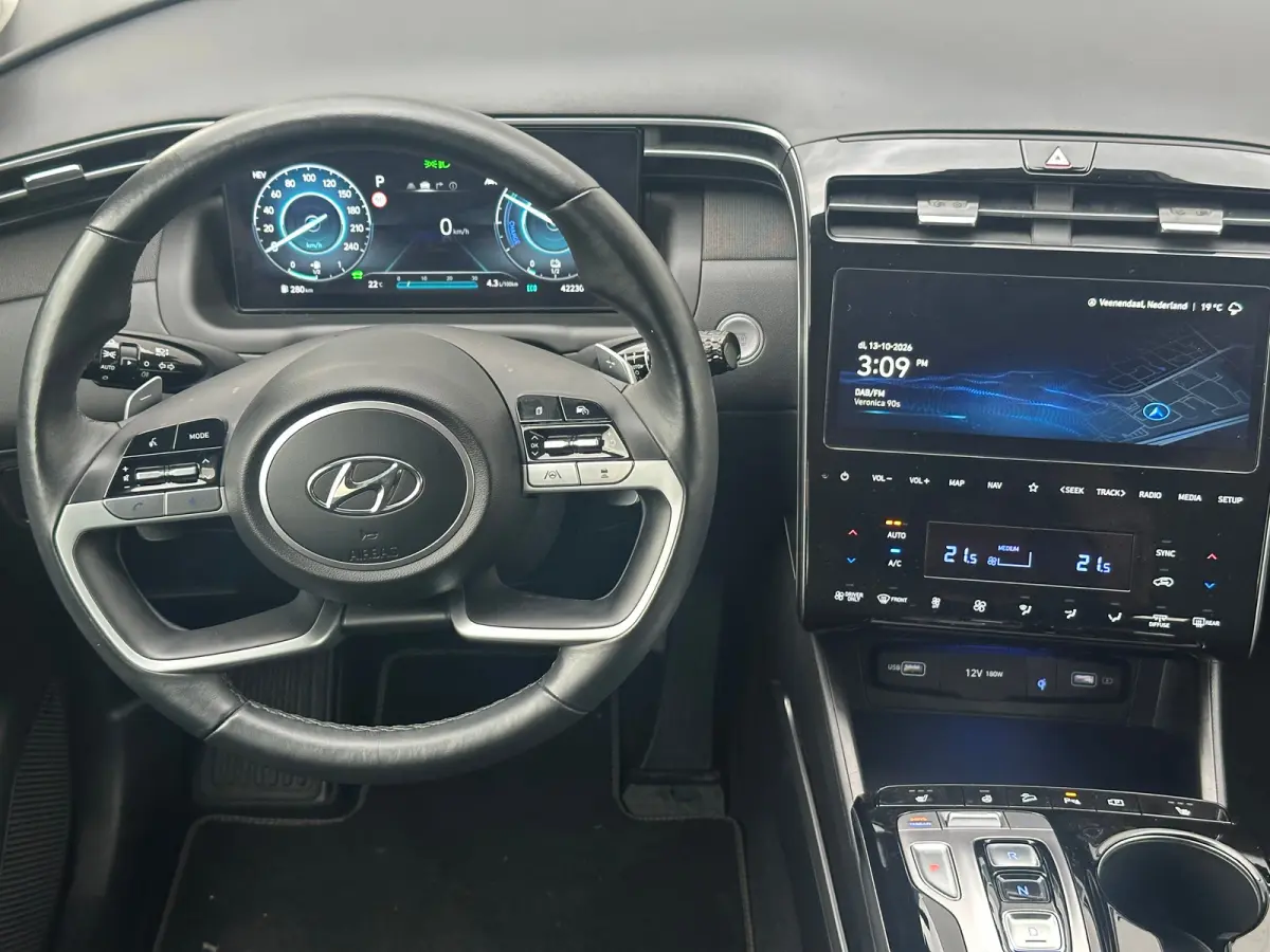 1.6 T-GDI 265pk PHEV Comfort Smart 4WD | Climate | Camera | Carplay | Keyless | Navigatie | Full - Led | Elek. Klep | Winterpakket | 19" Lichtmetaal | Krell Audio | Digitale Cockpit | Parkee